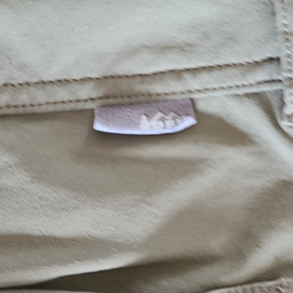Rei Shorts size 32. - Picture 6 of 9